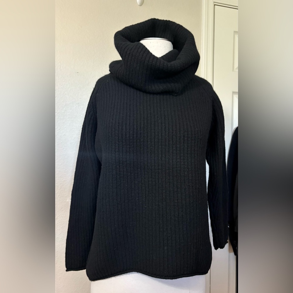 Aussie Nique Black Lambswool Blend Ribbed High Turtleneck‎ Sweater. Heavyweight